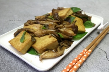 蠔油塔香舞菇蛋豆腐