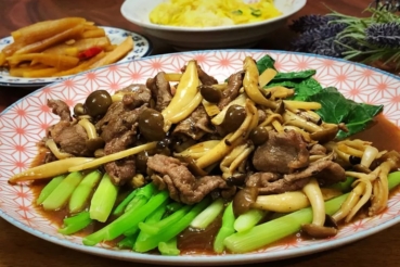 蠔油芥蘭脆菇炒牛肉