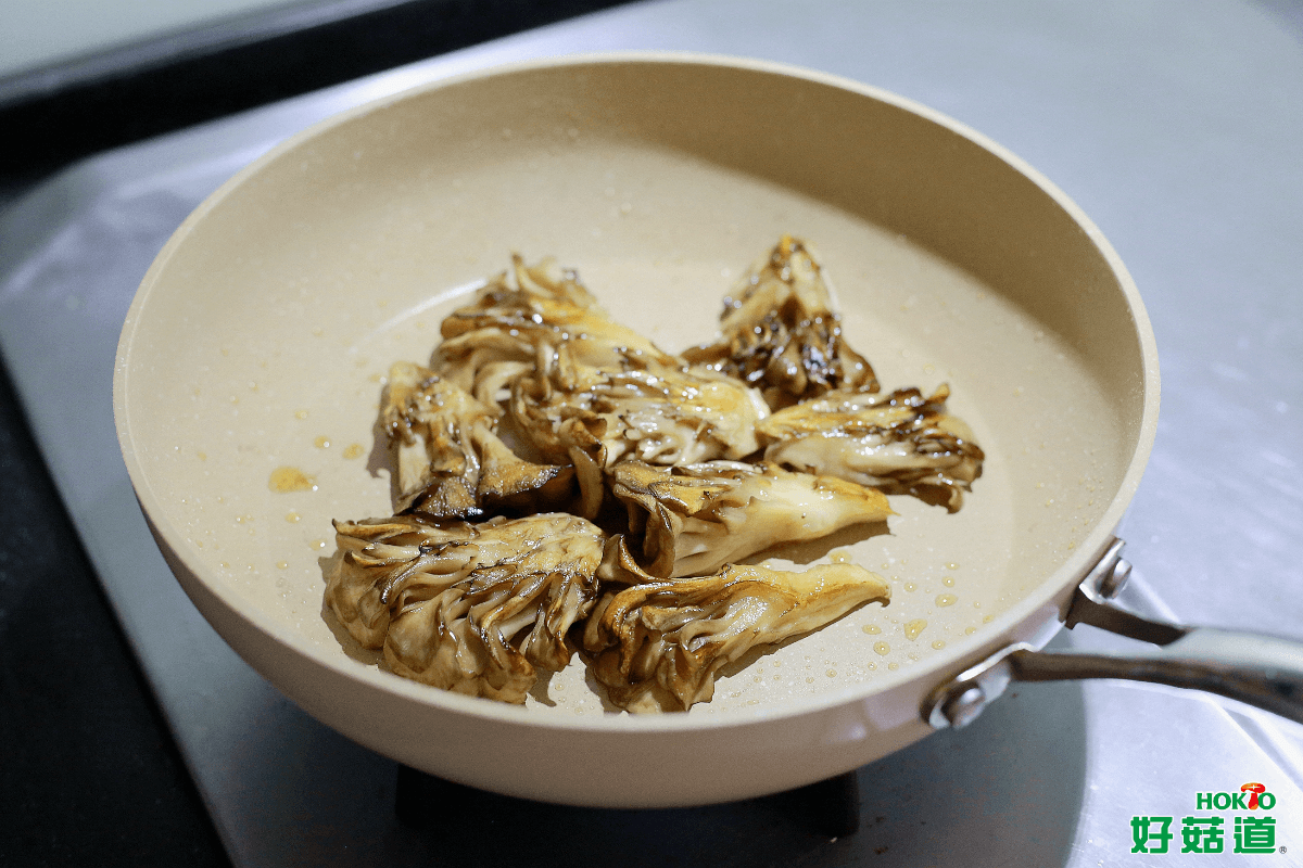 好菇道舞菇炒肉絲_菇菇處理步驟3